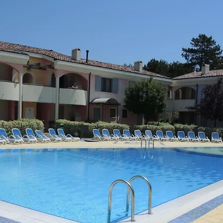Comfortable Garden For Four Guests * Bibione